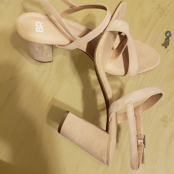 Shoe - Picture 2 of 3